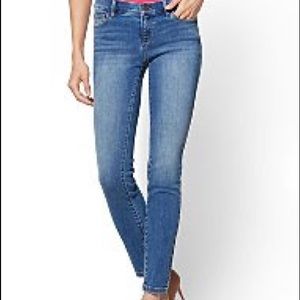 NWT SOHO JEAN LEGGINGS - perfect shape